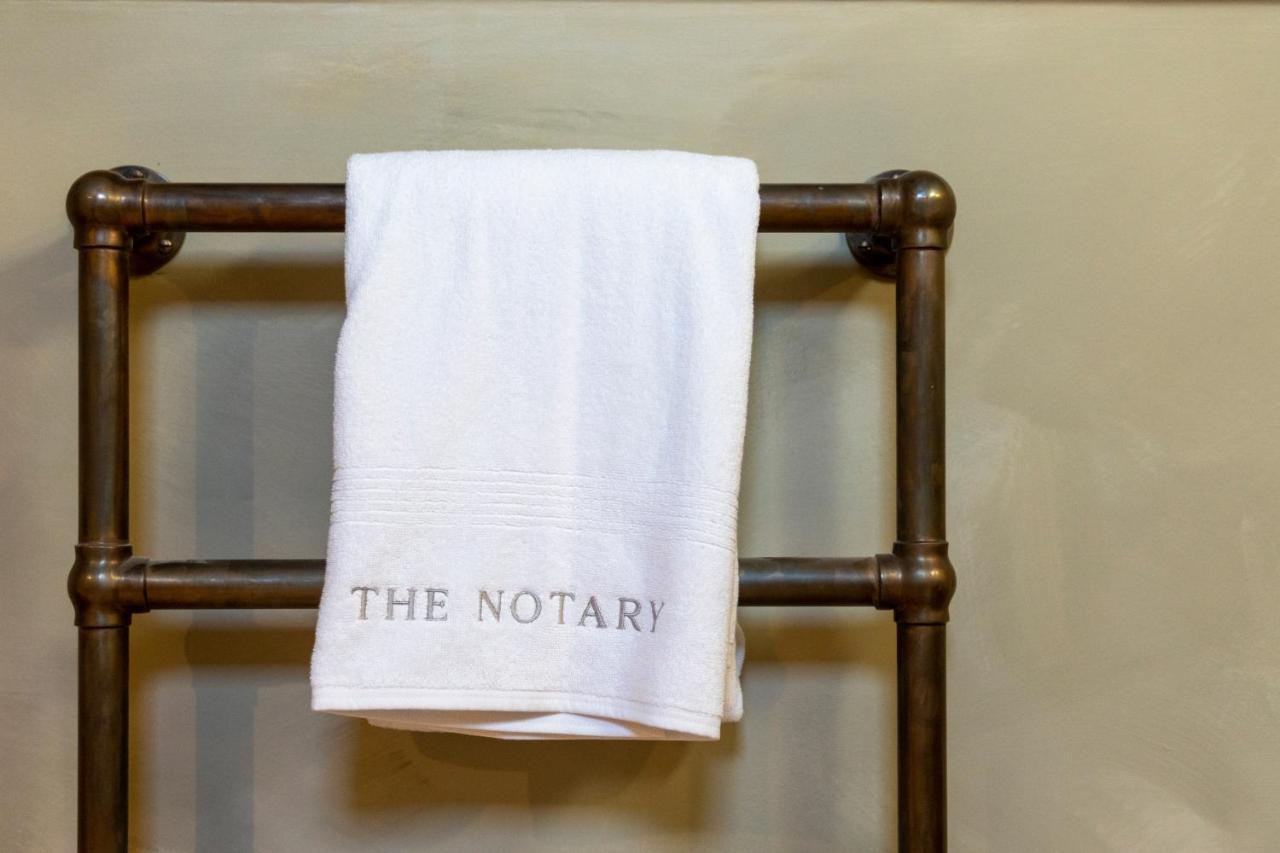 The Notary Couette-café